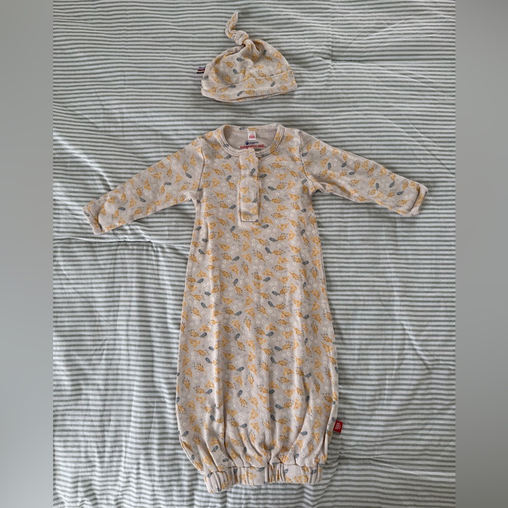 Magnetic Me Unisex Baby Gown with Hat - 0-3 months